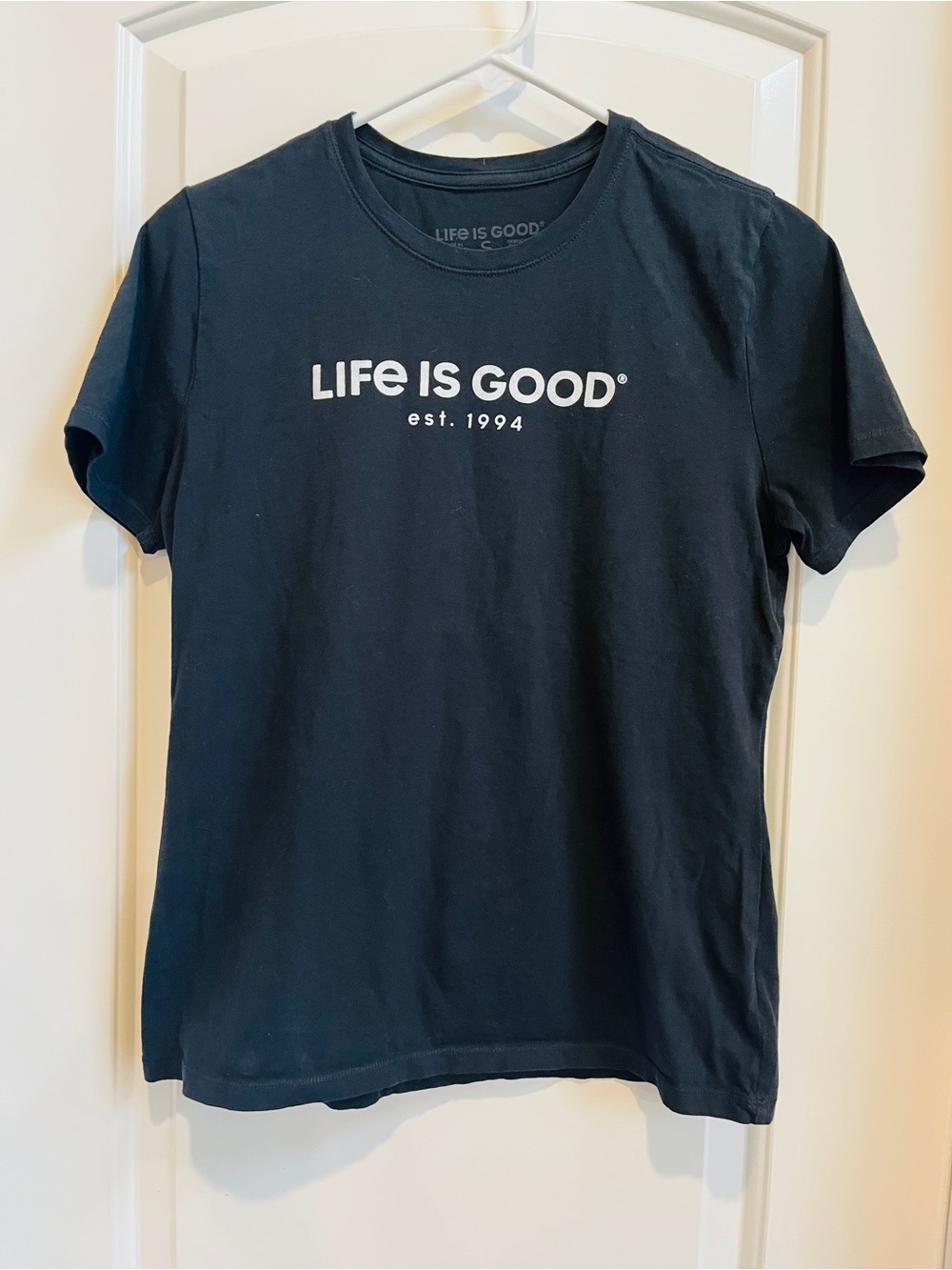“Life is Good” Women’s Black
Navy Blue "Est. 1994" Classic Graphic T-Shirt Sz S